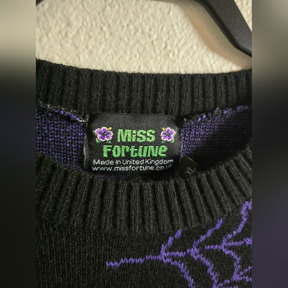 Goth Crop Sweater - Picture 3 of 5